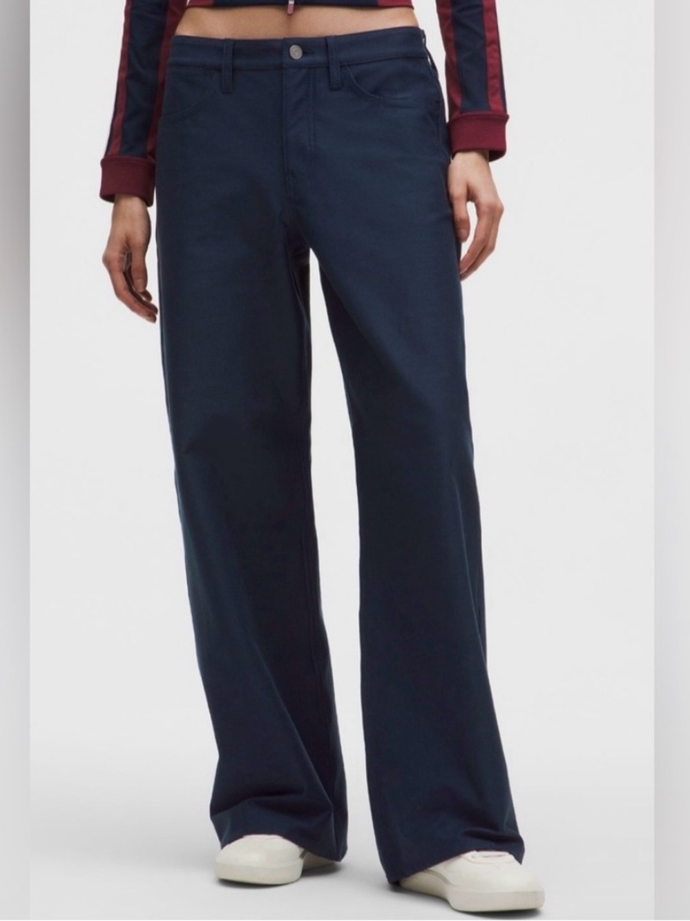 EasyFive Low-Rise Classic Wide-Leg Pant